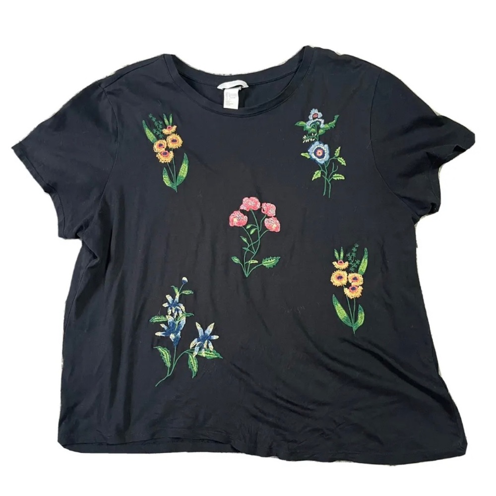 Large - Women's H&M Floral Embroidered Black Shirt